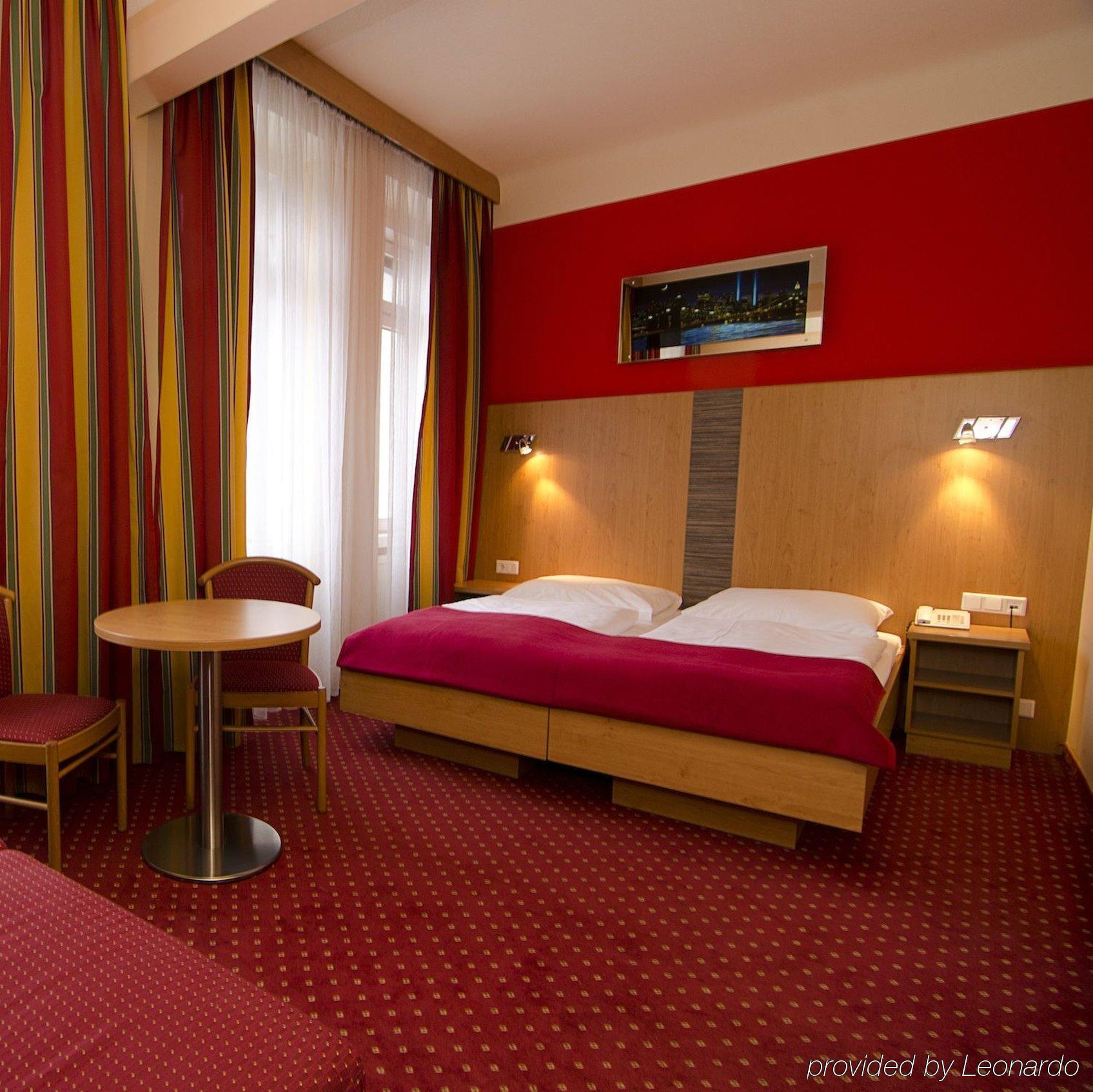 Hotel Cryston Vienna Room photo