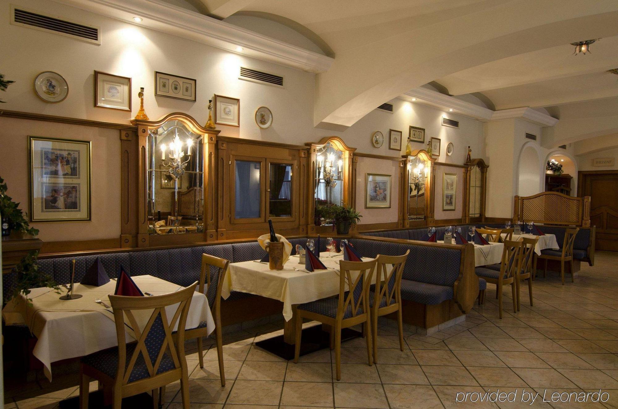 Hotel Cryston Vienna Restaurant photo